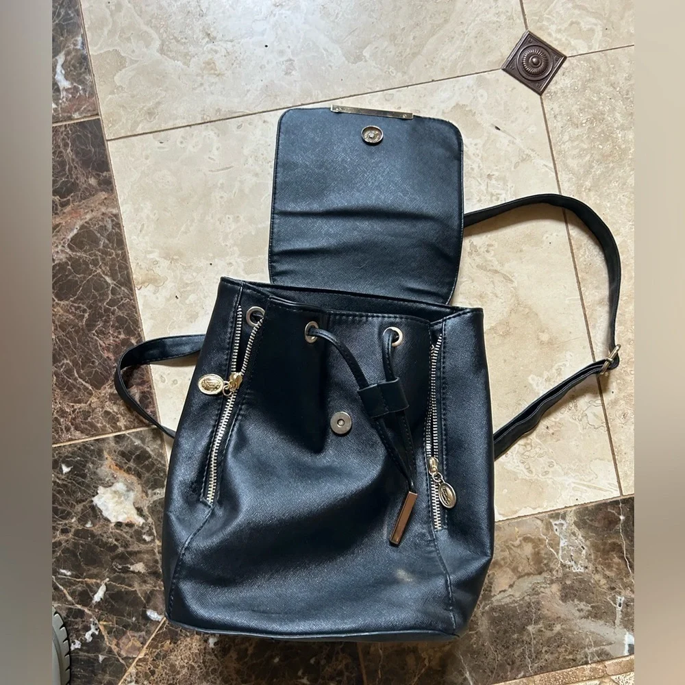 Elegant Black Backpack 🥞